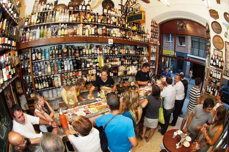 The Best Bars In Barcelona From Cocktail Grottoes To Picasso S