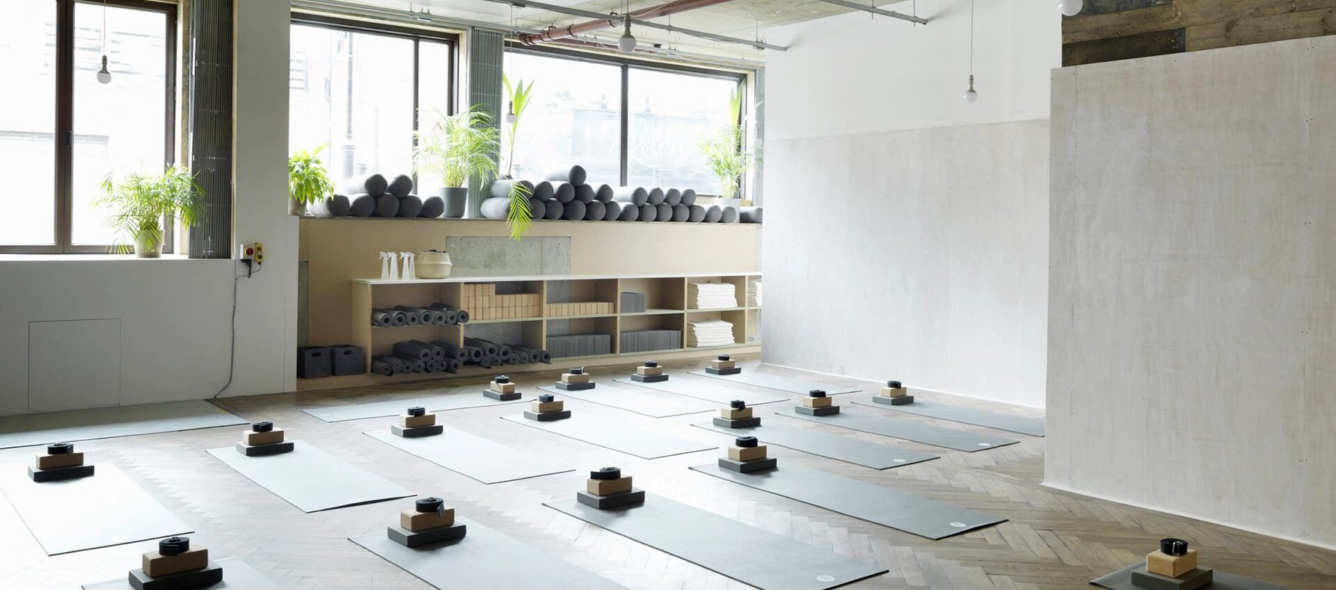 The Breathing Space Club - PLEASE. Close the front Yoga Studio